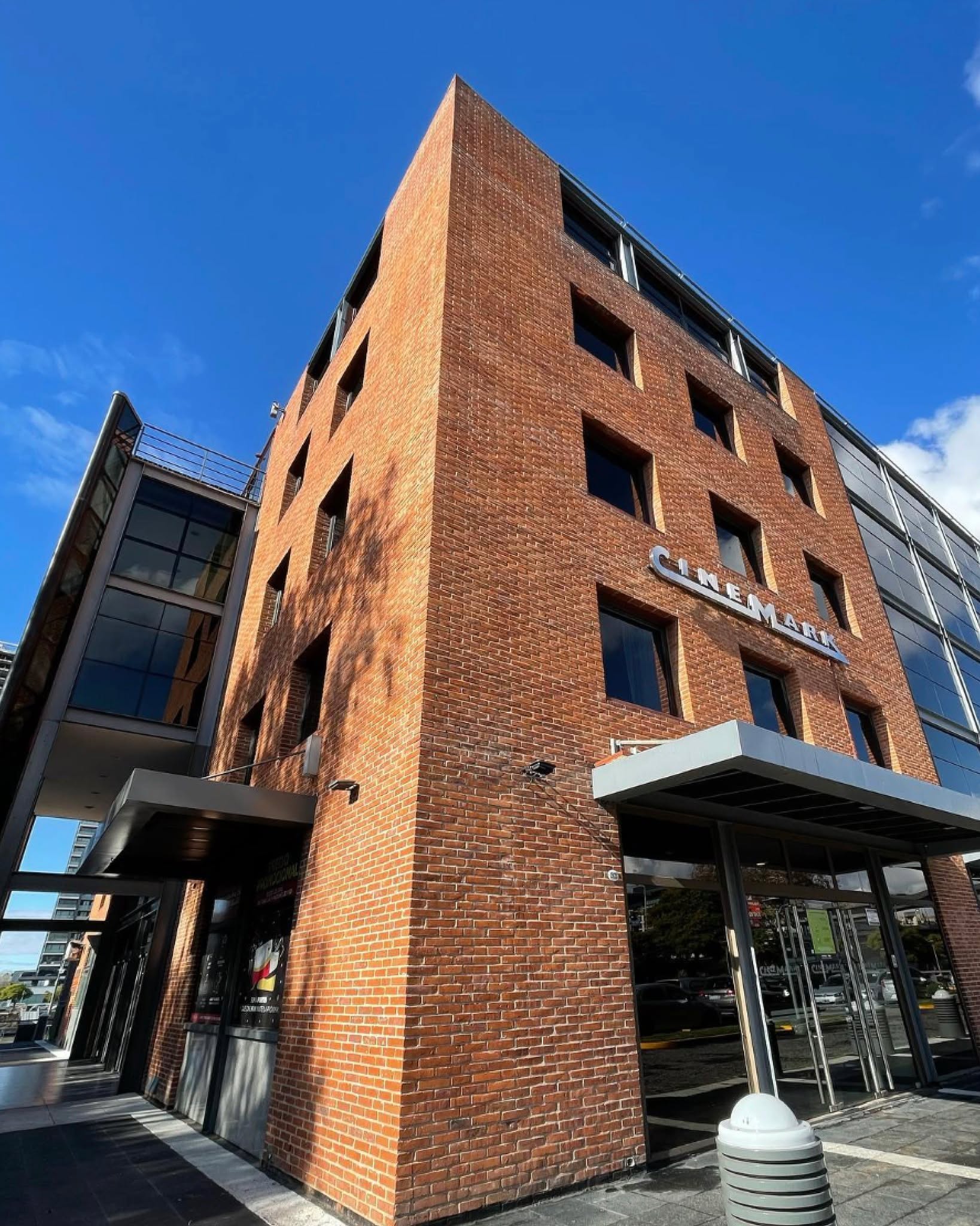Vacaciones de invierno con la familia en uno de los barrios más completos de Buenos Aires.
- Corredor costero para caminar
- Cinemark a 750 metros
- Restaurantes sobre el río a pasos
Todo desde Believe Madero.