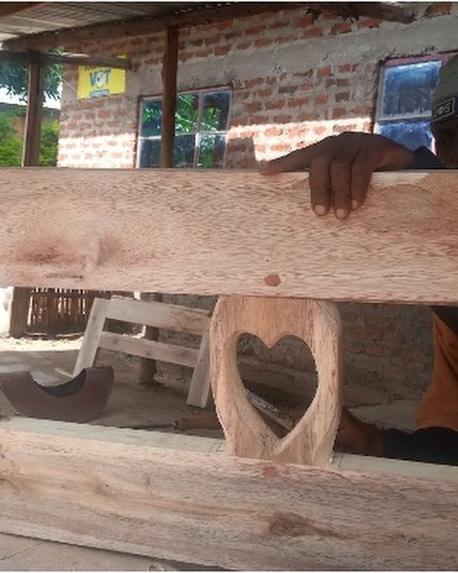 We believe in the old maxim that if you teach a man to fish, you can change the world. Here at the Bulhalho foundation we teach the kinds of skills that local people can use to change their lives.
Woodwork, hairdressing, and basket weaving have all been on the curriculum recently, and always with a focus on ensuring that the trainees will finish their time with us with the kind of skills that will change their futures.
#bulhalhofoundation