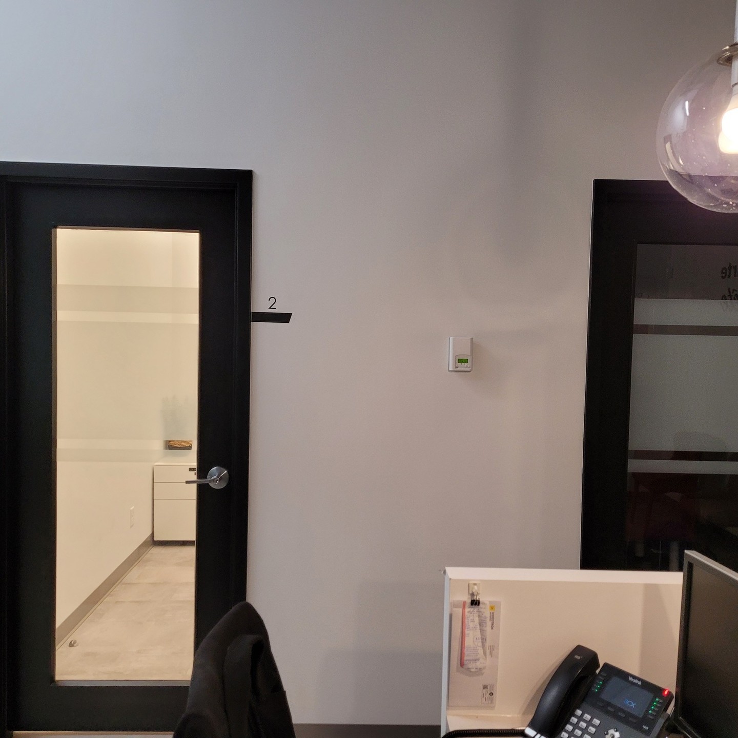 ❄️ Pellicule givrée fait sur mesure pour les bureaux de Assurancia Venne et Fille à Joliette ❄️
Impression au latex avec encre blanche pour créer un effet givré 100% personnalisé qu'ils ont pu choisir un niveau d'opacité précis parmi des échantillons imprimés pour eux.
#3Mfilm
#3mprint