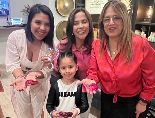 A veces desearía tener un botón para rebobinar y revivir momentos así. ✨ ¡Qué buenos recuerdos en alianza! ❤️ #TBT #Memorias #BuenosTiempos